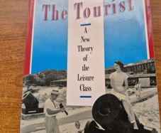The Tourist. Dean MacCannell. A new theory of the leisure class.
