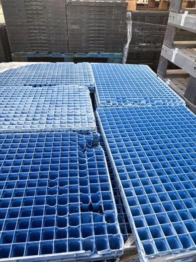 Propagation trays