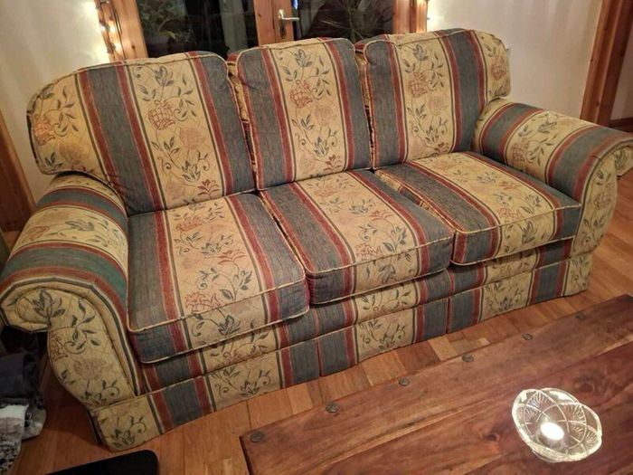 Couch 3 1 1 great condition only cleaned. Comfy.
