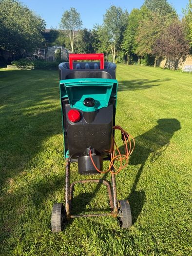 Bosch AXT Rapid 2200W Garden Shredder