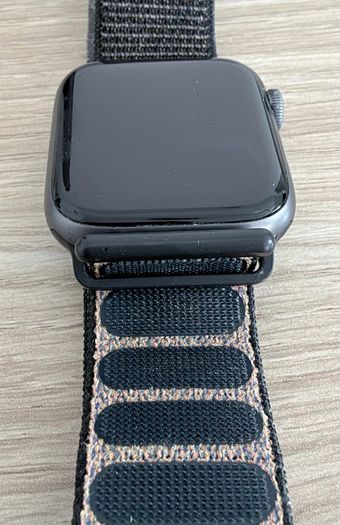 Apple Watch Series 4 - 44mm + Charger + Screen Protector