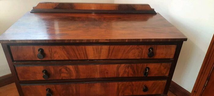 Vintage walnut veneer chest of drawers