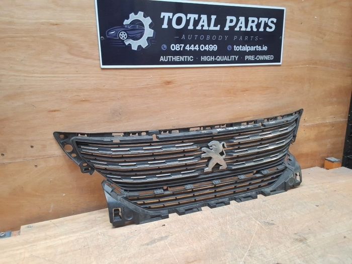 Peugeot 3008 2017 front grill