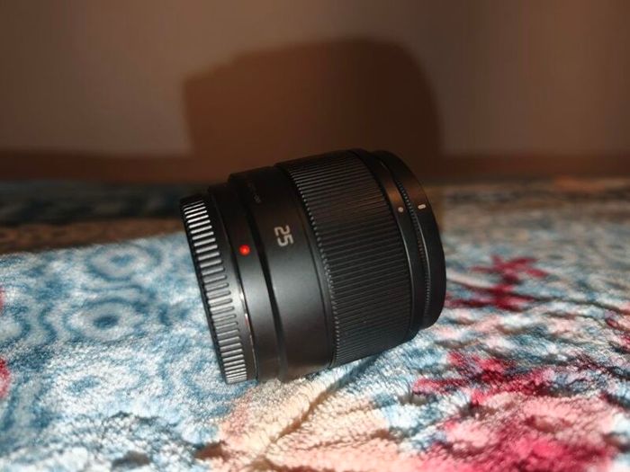Olympus Pen E-PL9 + Lumix 25mm F1.7 lens Bundle