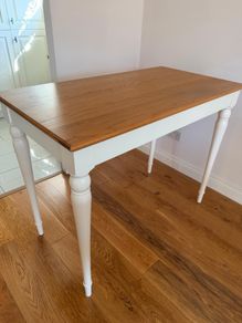 LIKE NEW Breakfast Table