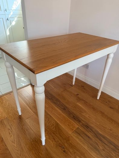 LIKE NEW Bar / Breakfast Table and Chairs