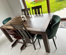 Extendable Dining Table and 6 chairs