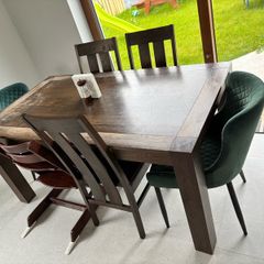 Extendable Dining Table and 6 chairs