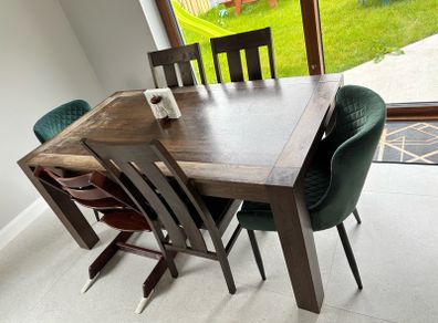 Extendable Dining Table and 6 chairs