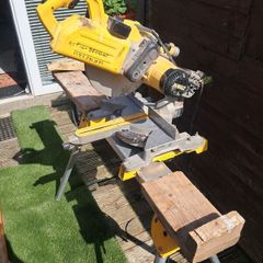 miter saw Dewalt DWS778 with stand