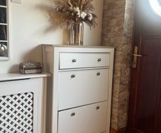 Shoe cabinet