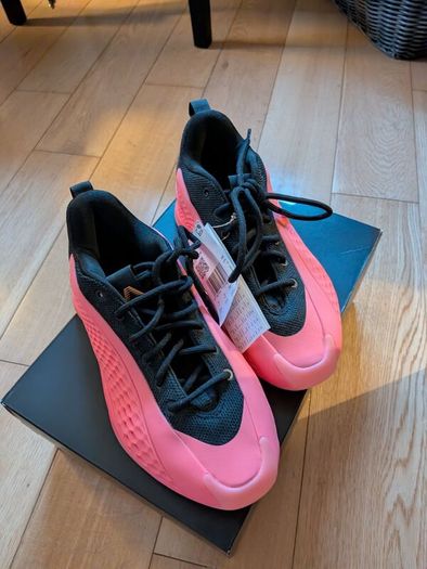 Basketball shoes