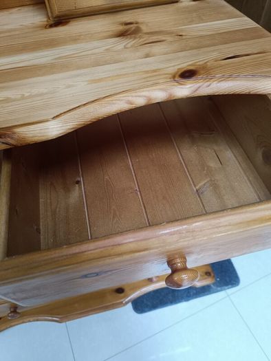chest of drawers