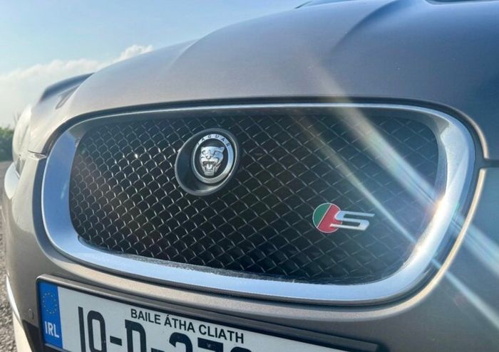 Jaguar XF S Portfolio with V-Rare Sunroof