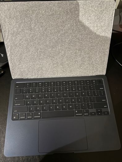 13 Inch Apple M2 Macbook AIR. Midnight Blue, 16/256 GB. Like new condition