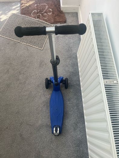 Micro Maxi Scooter plus helmet