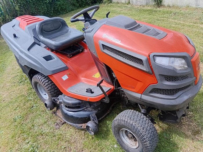 Husquavarna Ride on Mower TC142. 2016 model
