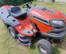 Husquavarna Ride on Mower TC142. 2016 model