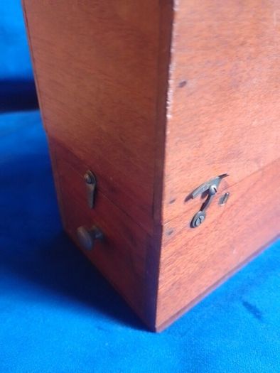 Faradic medical battery 'Shockbox' Prop