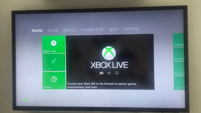 Xbox 360 + Kinect Bundle + 5 Games + Original Box Included