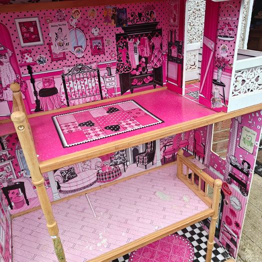 Free Barbie House - Please Read