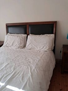 Kingsize bed & 2 matching lockers