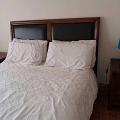 Kingsize bed & 2 matching lockers