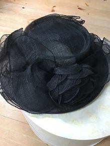 Occasion wear - black hat