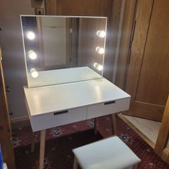 Vanity table bedroom