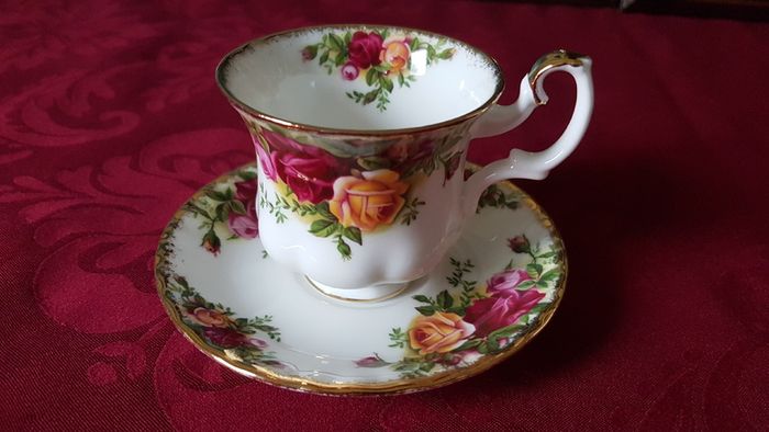 15 Piece Royal Albert Old Country Roses Bone China Gold Gilt Coffee Set For 6 Person Setting Made In England