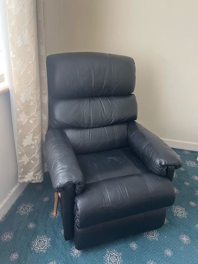 Black leather lazy boy