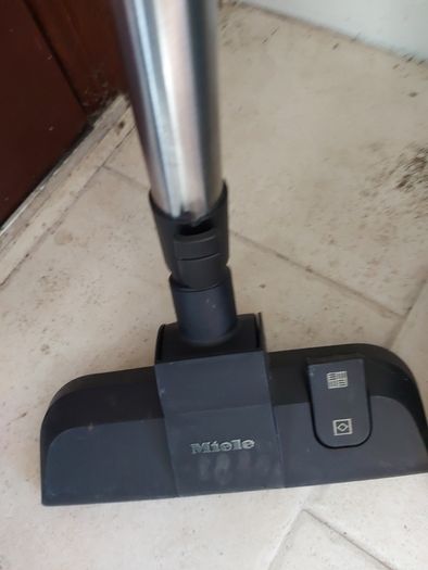 Miele Vacuum Cleaner, Model. STAFO, Type HS14, in excellent condition, works great with 4 Powerful suction settings
