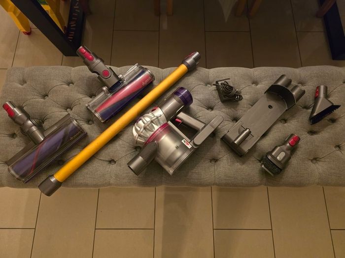 Dyson v8 newer model sv25