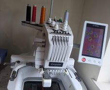 Embroidery machine Brother PR650e! 6 needle with stand