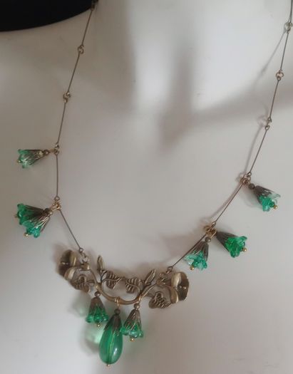 Art Deco Style Green Flora Bead Statement Necklace & Earrings