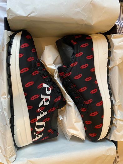 Genuine prada lips runners