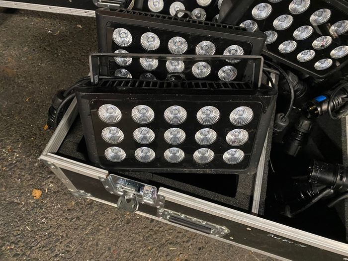8 x Showtec Cameleon Flood 15 Q4 IP65 Weatherproof RGBW 15w x 5w LED Wash Lighting