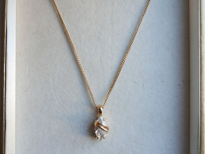 Beautiful Gold Plated Oval Solitaire Pendant Necklace with Chain  Stone Cubic Zirconia Gold, length 18"