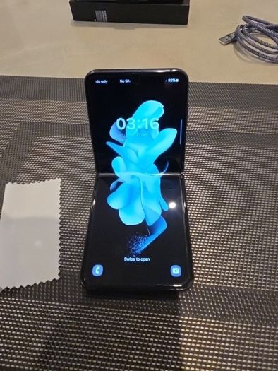 Samsung Galaxy Flip 4