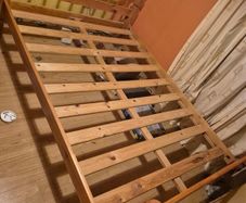 Bed base and mattress