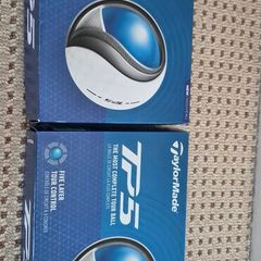 Taylormade TP5 golf balls, 2 DOZEN