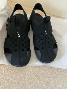 Nike sunray Protect Sandals Boys size  11,5
