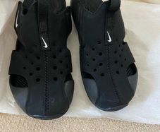 Nike sunray Protect Sandals Boys size  11,5