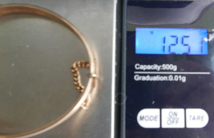 Victorian 9CT Gold B.C.  B. CORE Leaf Engraved Bangle Bracelet, Circa 1878 12,51g