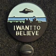 X Files , I want to believe , pin back badge.