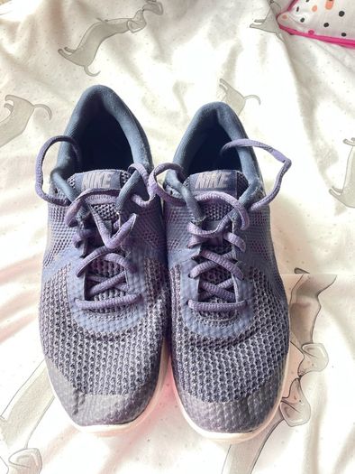 Girls Navy Nike runners - as new