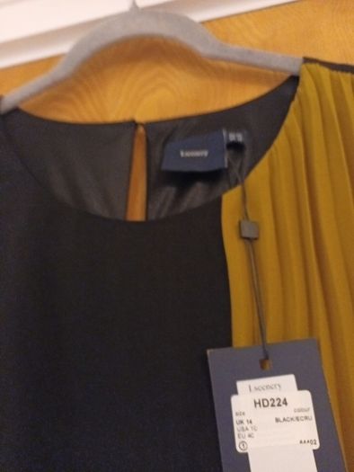Vera Moda I. Scenery  Dress.    S.14.    B.N.W.T.