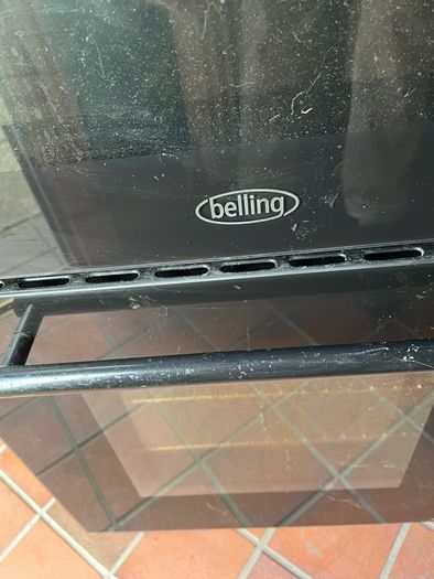 Free Standing gas cooker with 3 Full bottles of gas
