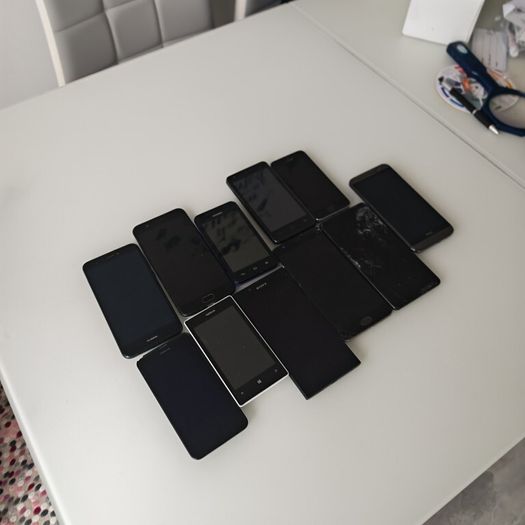 Job Lot 11x Mixed Brand Smartphones (Apple, OnePlus, Xiaomi, Sony, Nokia, HTC, Oppo, Huawei) - Untested / For Parts