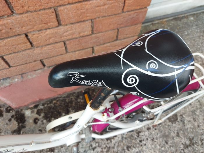 Girls Bike (Kate), 20 Wheels, in Excellent condition